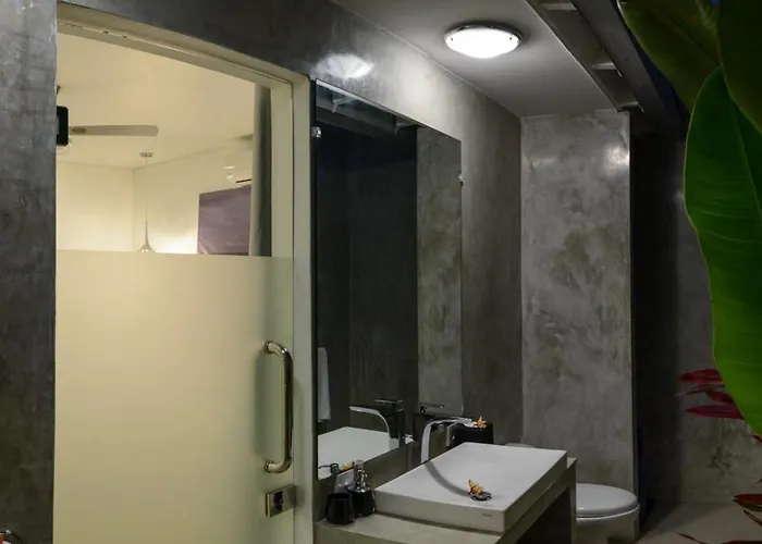 Retreat - 4 Bedrooms Close To Eat Street * Seminyak (Bali)