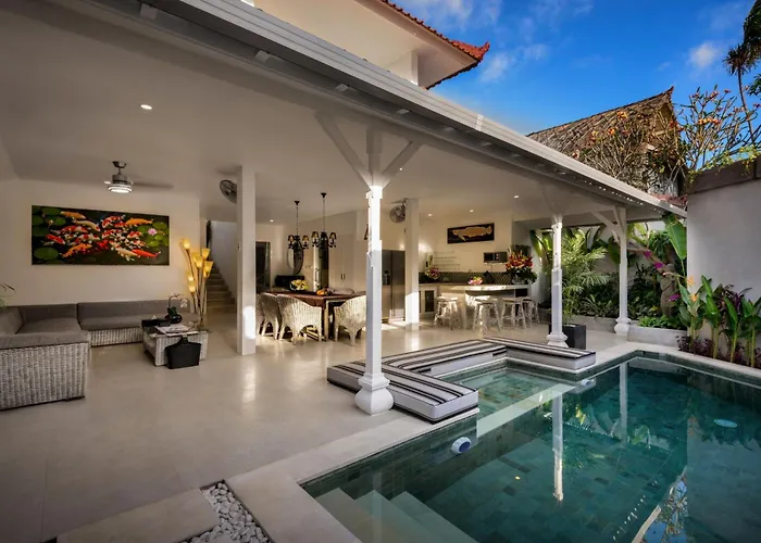 Villa Retreat - 4 Bedrooms Close To Eat Street Seminyak (Bali)