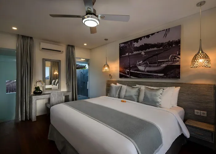 Retreat - 4 Bedrooms Close To Eat Street Seminyak (Bali)