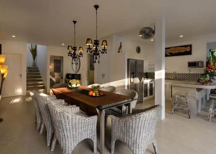 Retreat - 4 Bedrooms Close To Eat Street Villa *