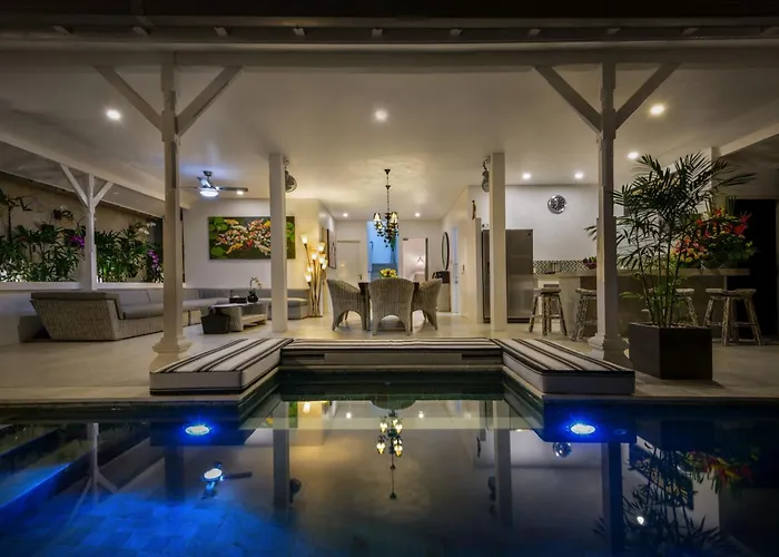 Retreat - 4 Bedrooms Close To Eat Street Villa Seminyak (Bali)