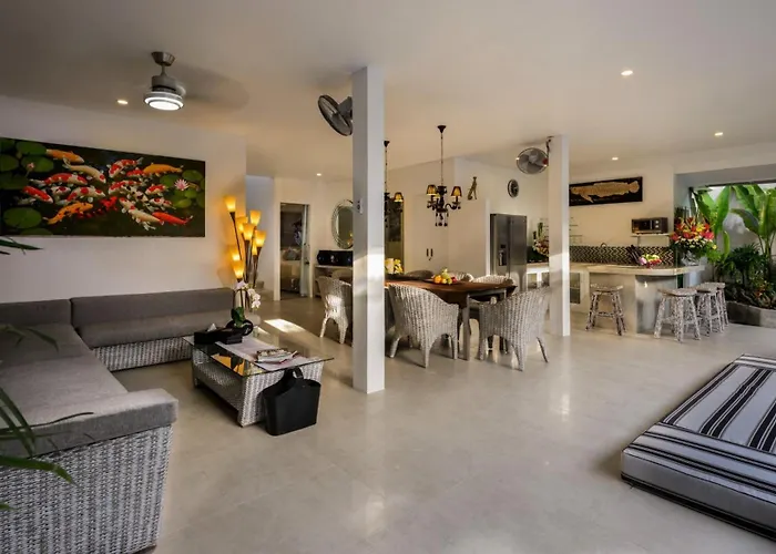 Retreat - 4 Bedrooms Close To Eat Street Seminyak (Bali)