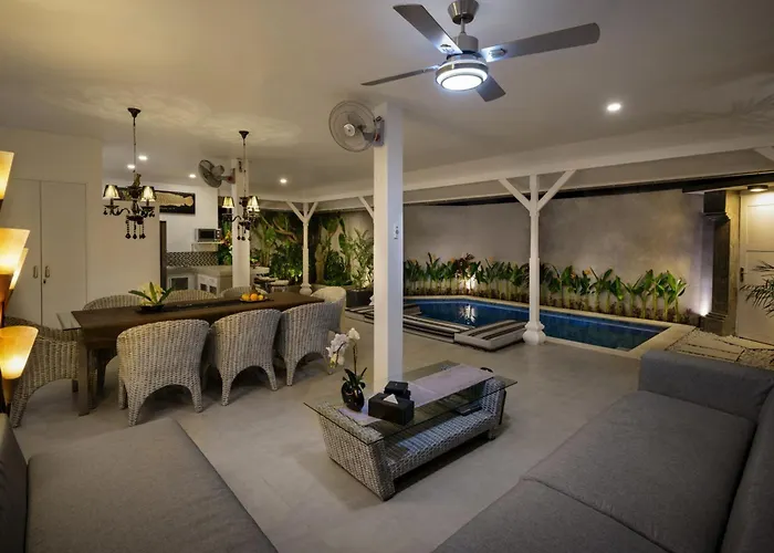 Retreat - 4 Bedrooms Close To Eat Street * Seminyak (Bali)