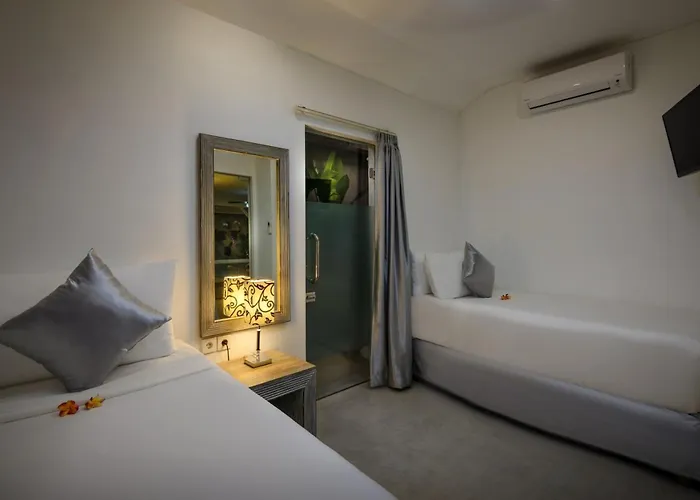 Villa Retreat - 4 Bedrooms Close To Eat Street