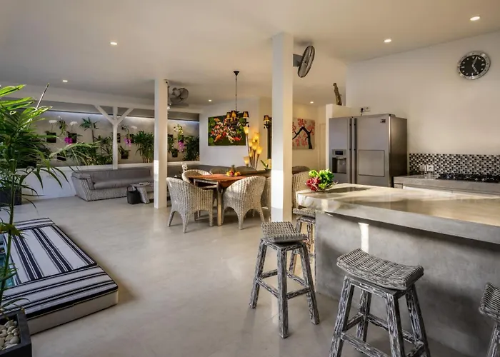 Retreat - 4 Bedrooms Close To Eat Street Villa Seminyak (Bali)
